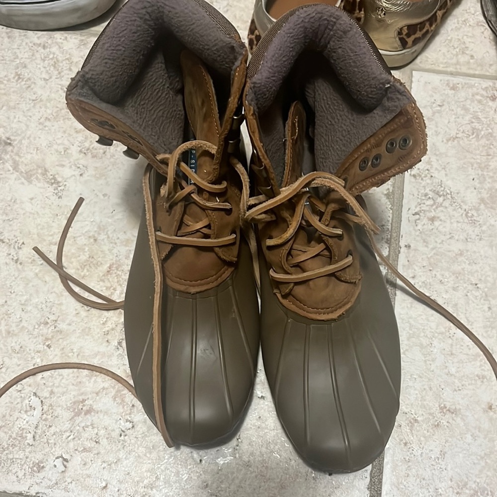 Snow boots